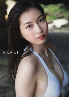 2015.10.29 植村あかり 写真集 AKARI (Photobook+DVD付き)